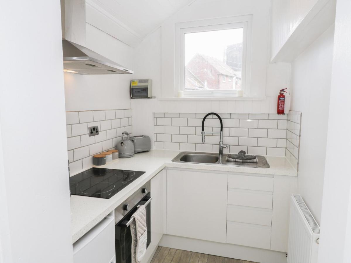 The Surfers Bolt Hole Whitby Exterior foto